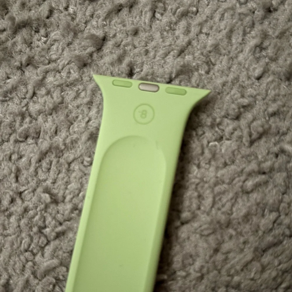 APPLE SOLO LOOP WATCH BAND — Size 8 — 40 MM — NORTHERN LIGHTS — LIKE NEW!